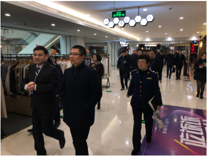 區(qū)委副書記李煒一行蒞臨水晶城調研